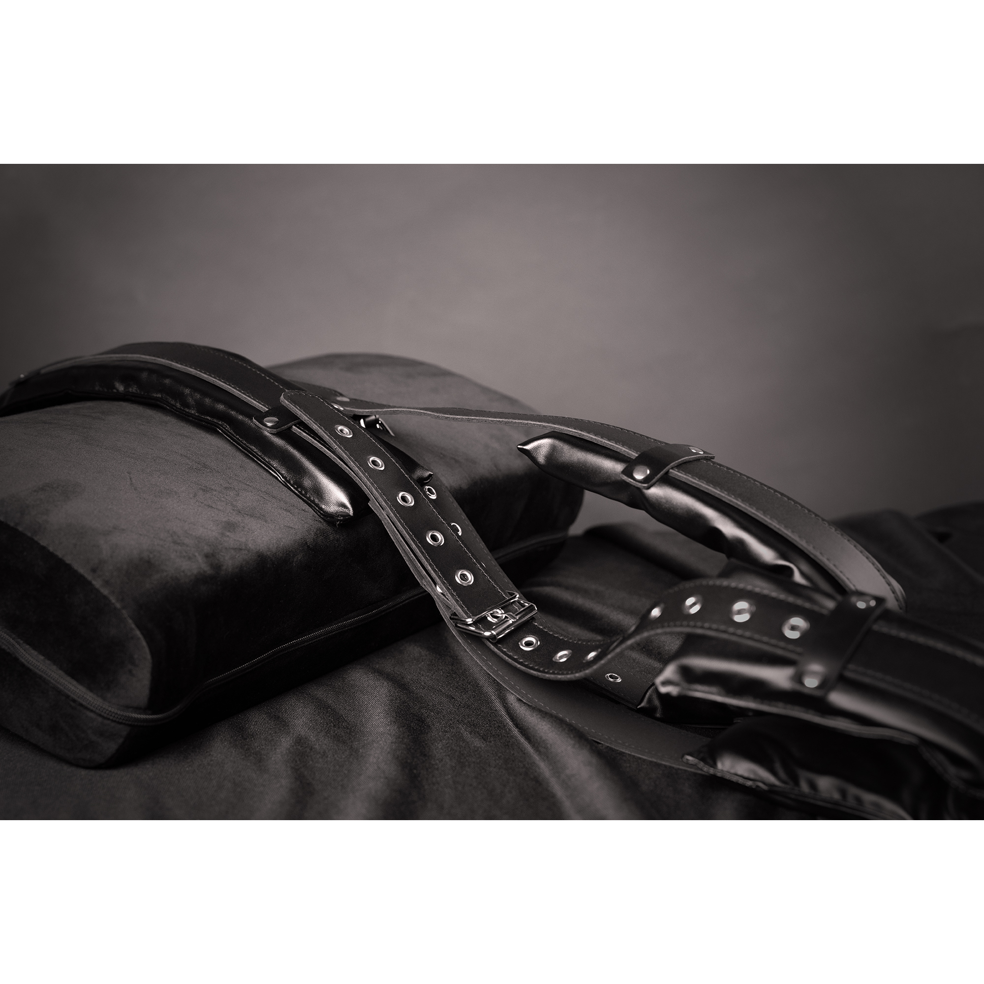 Padded Thigh Sling with Adjustable Straps - Black - Image 5